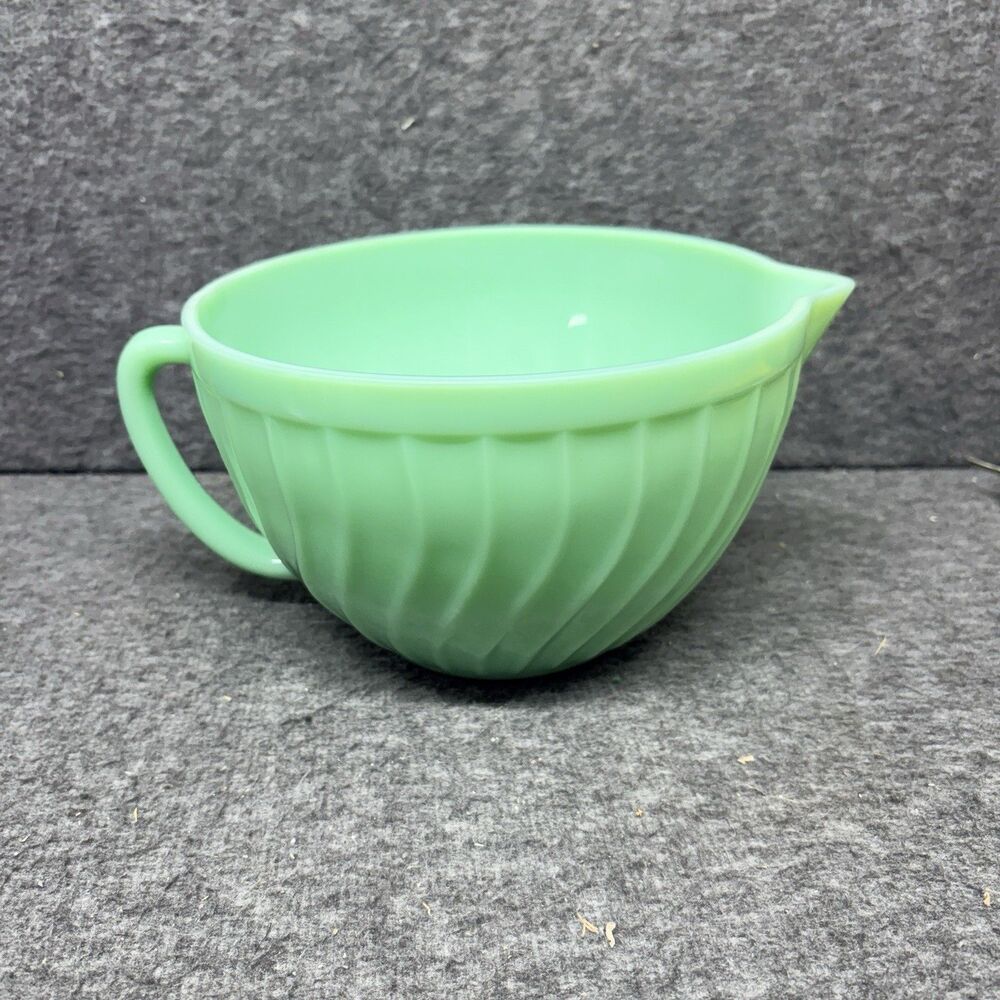 Cracker Barrel Jadeite Mixing Bowl With Handle And Pour Spout Swirl Design